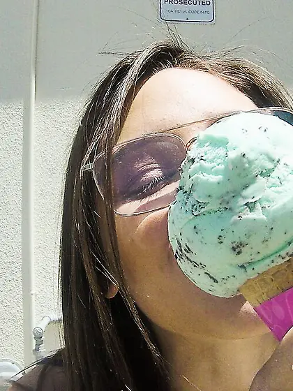Cold ice cream for a PAWG before she’s pounded