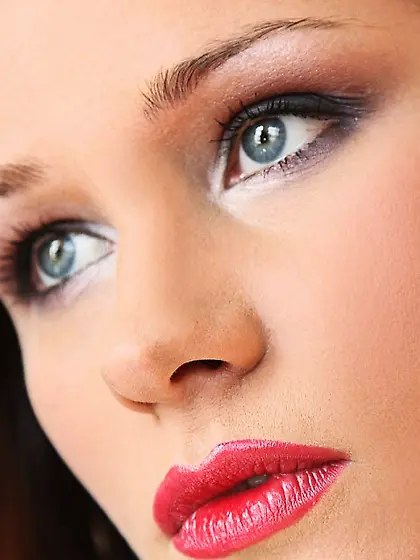 Man spreads the stockings legs of Irina Bruni and heavily fucks