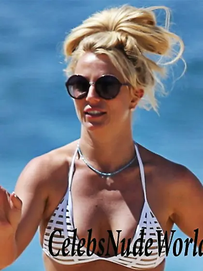 Britney Spears Wearing A Bikini On The Beach
