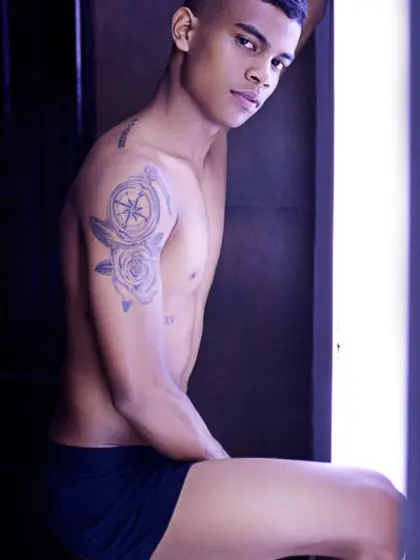 Latin young gay MikeOlson like to snapshot