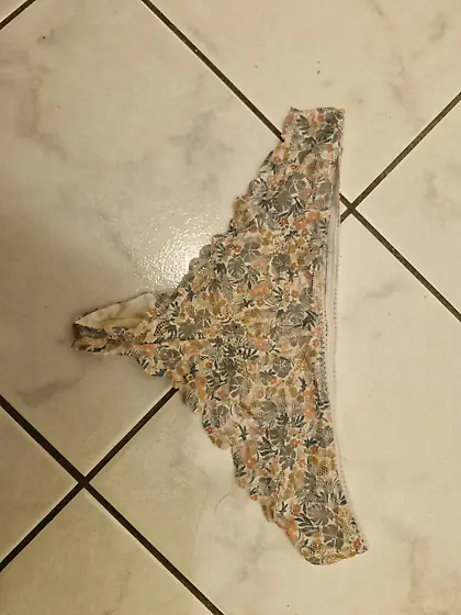 Masturbation dans ses culottes