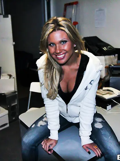 Salacious blonde Aubrey Adams has raunchy mouth and pussy fuck w