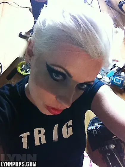 Tattooed blonde hottie Lynn Pops strips her clothes and makes ou