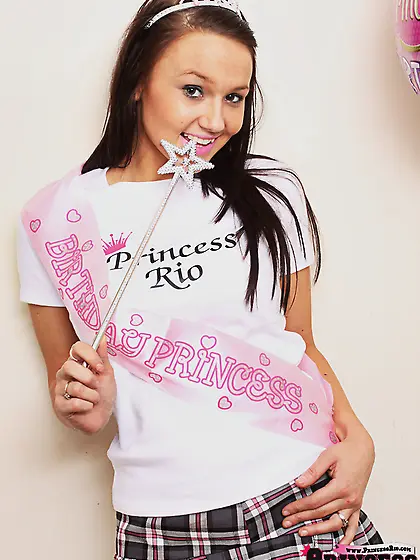 Curvy teen princess naked