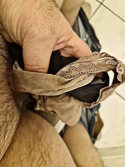 Masturbation dans ses culottes