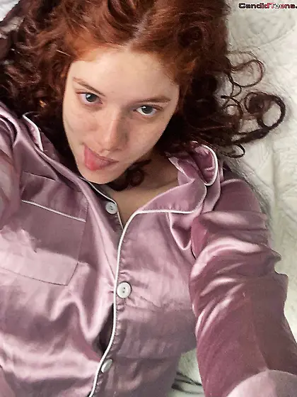 Amateur Girls Showing Off