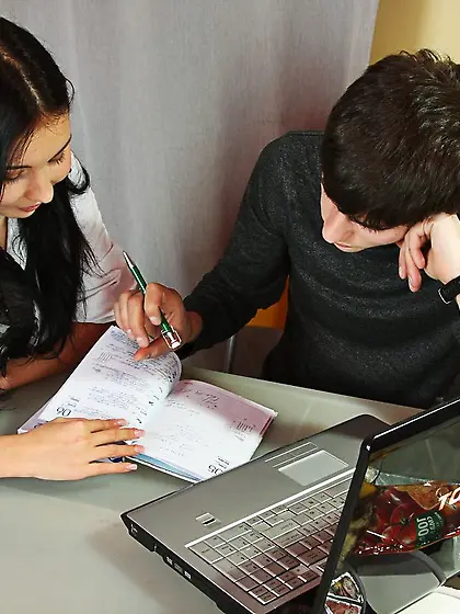 Dark haired girl spreads her legs and gets banged silly