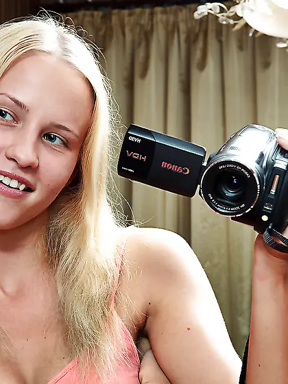 Alice adorable masturbation