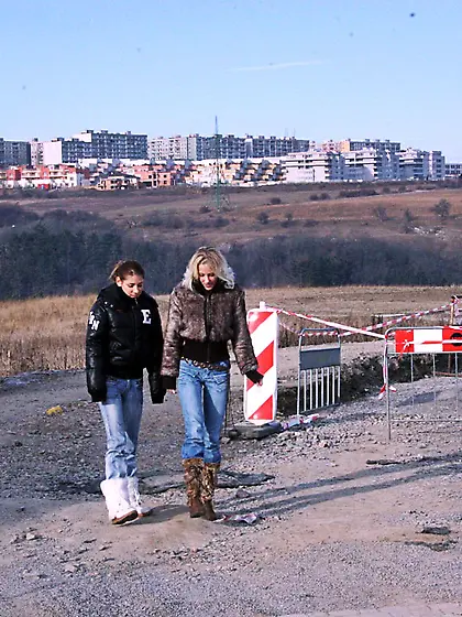 Teen promenade led licking