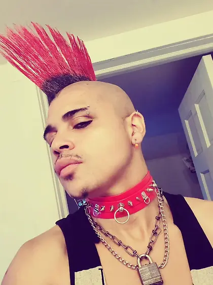 Guys wearing chokers or collar