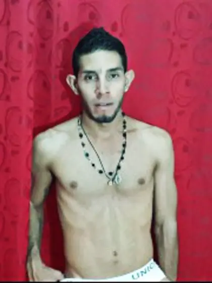 Brunette chicosexy11 perform close