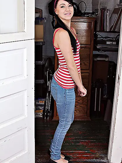 Pretty smile amateur ass