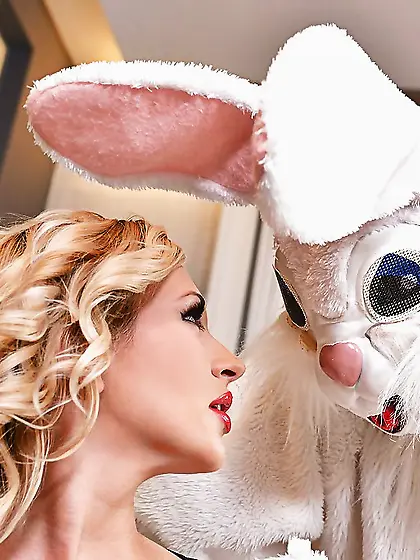 Girl with taut butt gives herself to Easter Bunny who scores bab