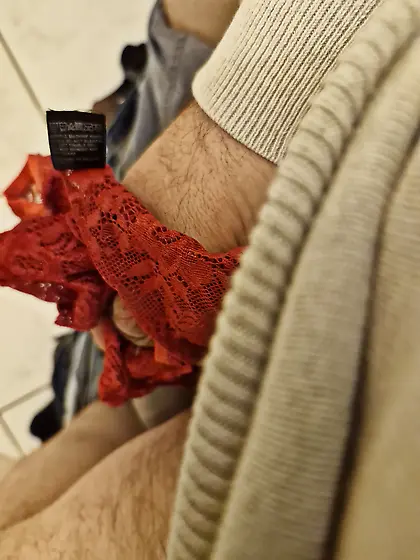 Masturbation dans ses culottes