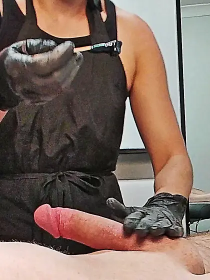 Waxing erection - CFNM. Happy waxer! 1