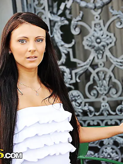 This goes beyond a simple sightseeing session as she seduces