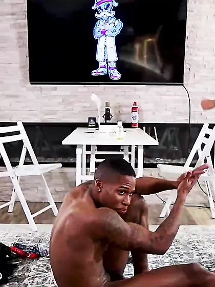 Big ass sweetheart has interracial sex on...