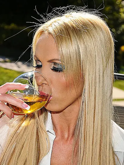 Nikki's visiting her friend