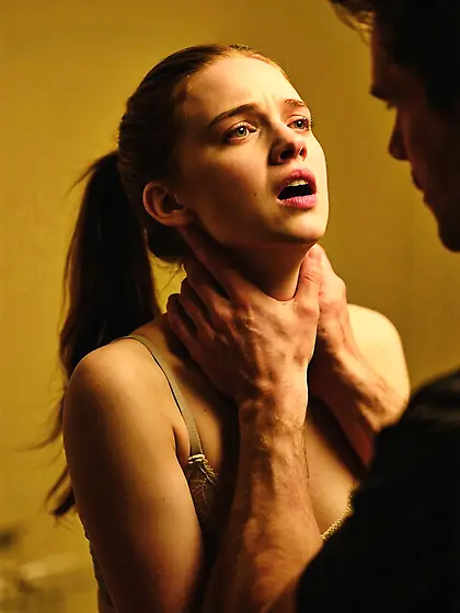 Sadie Sink strangled