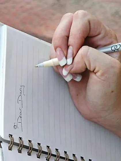 Handsome tanned Phyllisha Anne with rounded muffins getting nail