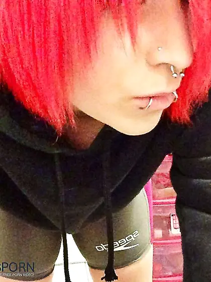 Yam-Sized pig with ginormous culo