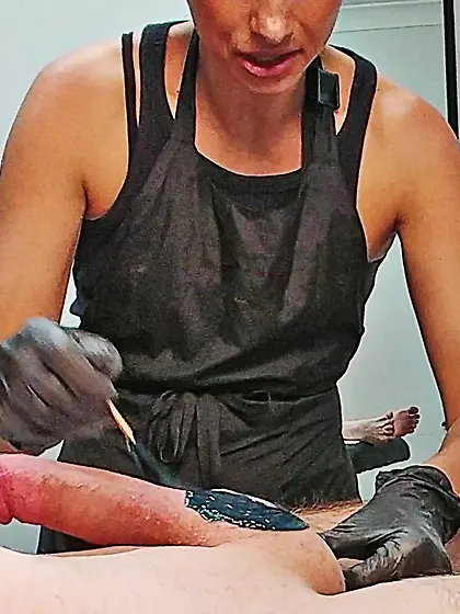 Waxing erection - CFNM. Happy waxer! 1