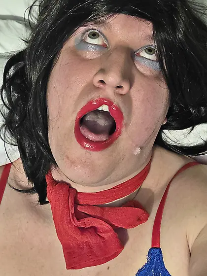 Snow white strangled!