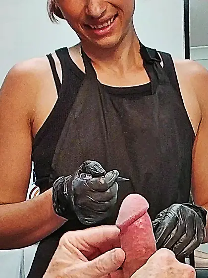 Waxing erection - CFNM. Happy waxer! 1