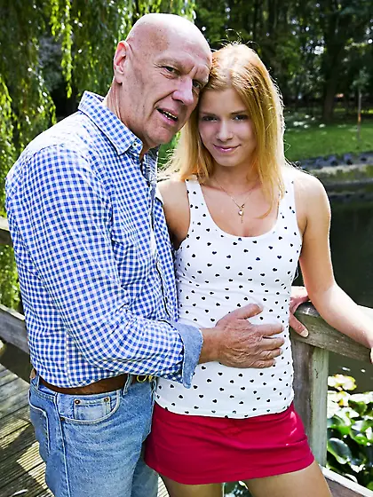 Outdoor bang for older man and teen whore