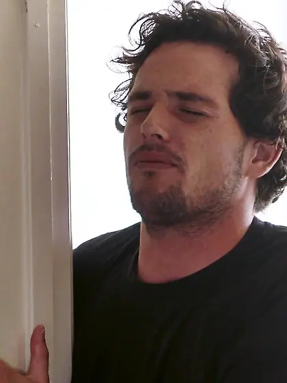 Sleepy dude stiffs moms