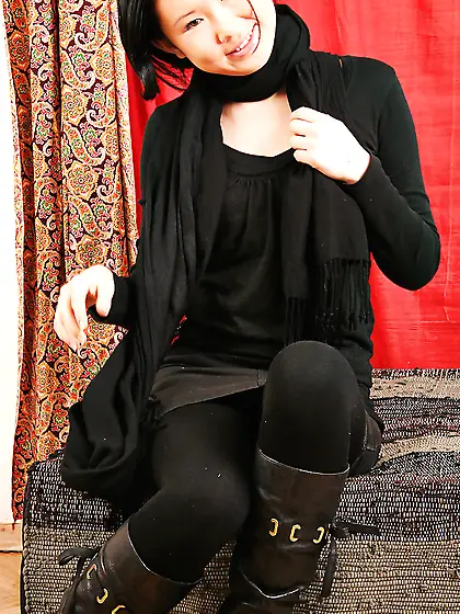 Petite amateur pantyhose