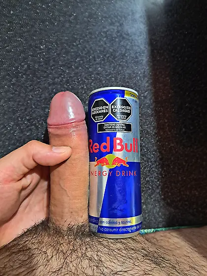 Comparando verga con Red Bull