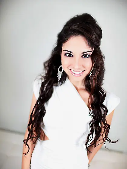 Insatiable teen Trinity St Clair enjoys playing with cock orally