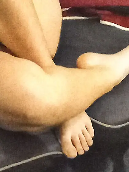 Photos volées des pieds d'Inès ma coloc lesbienn