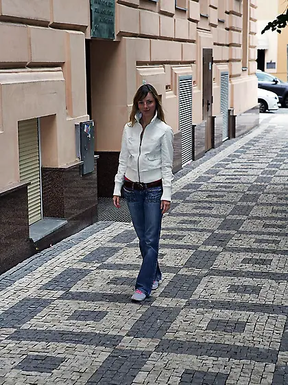 European hottieMandy Q receives a massage before fucking