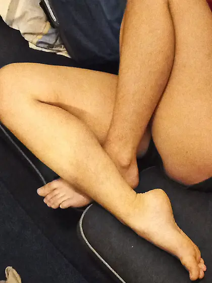 Photos volées des pieds d'Inès ma coloc lesbienn