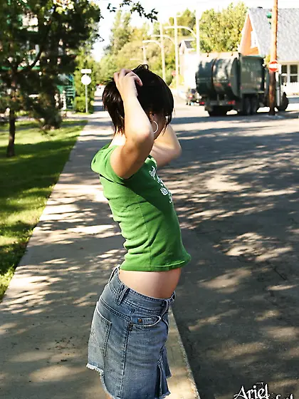 Ariel Rebel goes outdoors to enjoy sun and to get her slit cares