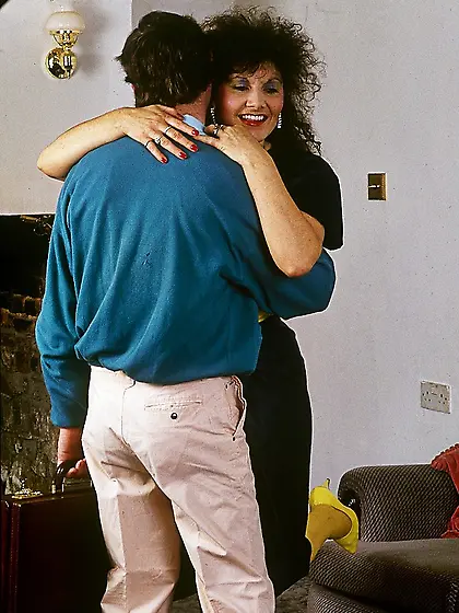 Luscious housewife takes violet