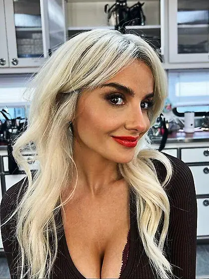 Mikaela Hoover as Cat Grant in "Superman" (202