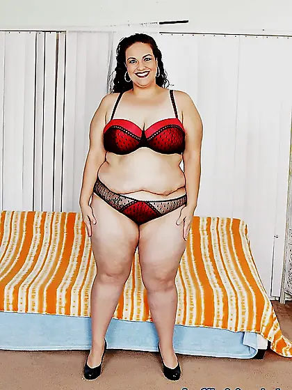 Sexy and horny plumper Angelina looks hott