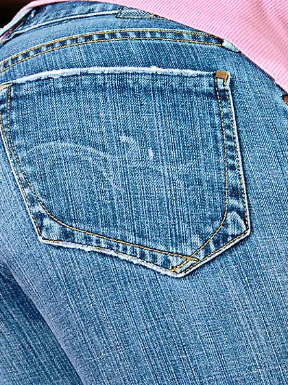 Bella Roxxx strips all of her clothes in the kitchen and shows u