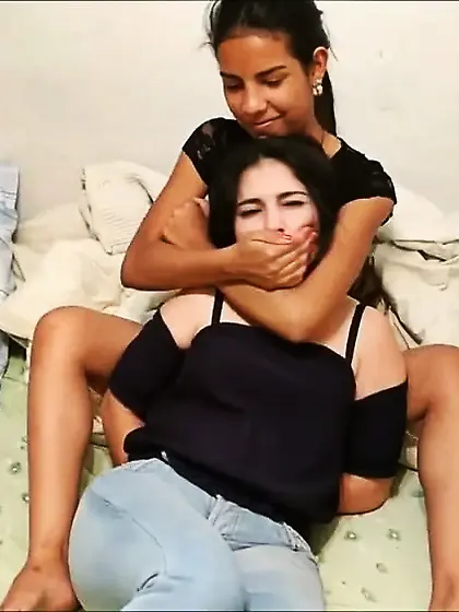 More Lesbian Handgag Spit And Smother - Selfgags