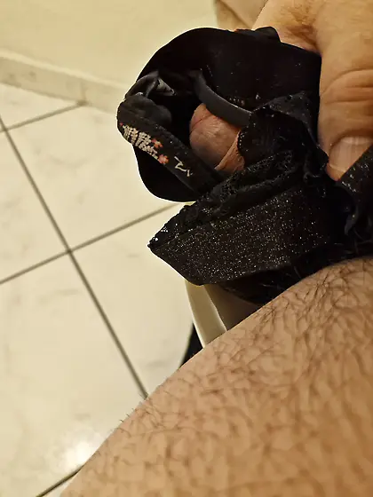 Masturbation dans ses culottes