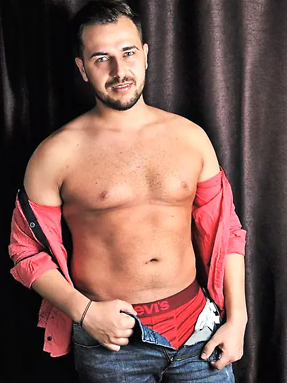 White man studblueeyes dancing