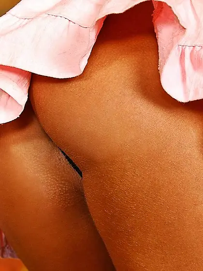 Tanned brunette babe Valentina Velasques enjoys being double pen