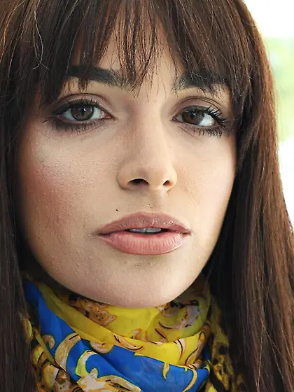 Hot american girl squirts on face