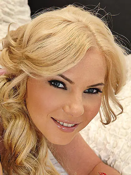 Lovely redhead allows boyfriend to destroy her ass for little pr