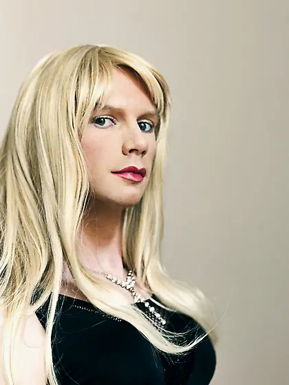 White transgender amyshinets oil