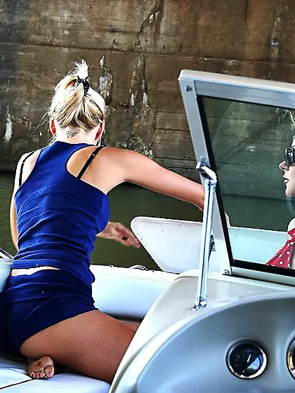 Sophie Moone and Dorothy Black strip their bikinis and have amaz