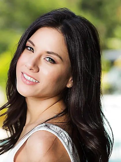 Bodacious brunette takes off white dress to reveal her trimmed c